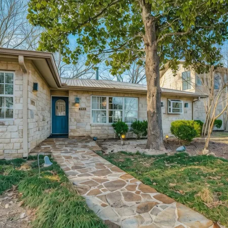 Hill Country Retreat I Private Pool & Hot Tub I Mins to Wineries & Town Square