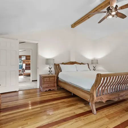 Private, Unique Log Cabin with Hot Tub, 3 Br,2 Bath. Sleeps 6.