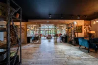 Dubrava Hotel - ที่มีที่จอดรถ