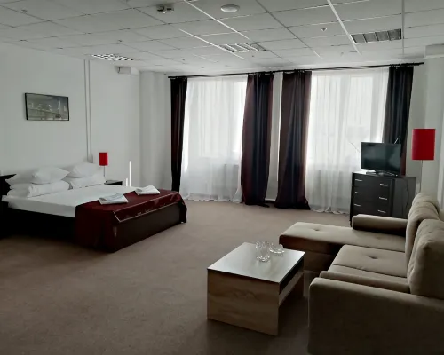 Hotel Gostinitsa "kontinent" فنادق في أومسك