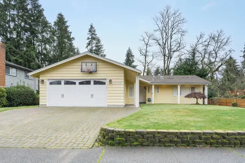 Charming Home in Bellevue – Near Downtown! - 방갈로