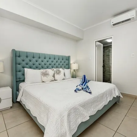 Condo. Private pool. 2 minutes to beaches by car
