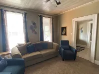 Charming Wheeling Island home. Large cozy and spacious! Your home away from home 휠링 호텔