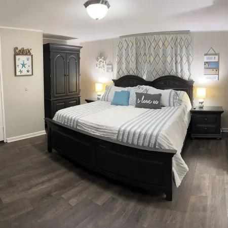 Kentucky Lake 3-bed Mobile Home Cabins - shared dock access WiFi, & Bald eagles!
