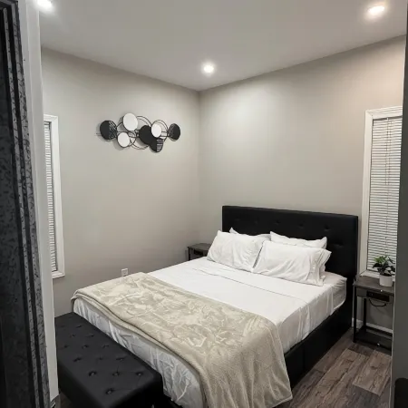 Charming 3-bedroom house with WiFi and AC in enjoyable Buffalo.