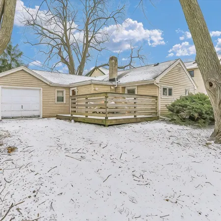 Cozy 2 Bedroom Home Mins from Downtown Champaign