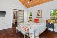Huge Home w/ Private Pool, Jacuzzi, & Water Slide! Sleeps 18! - สระว่ายน้ำส่วนตัว