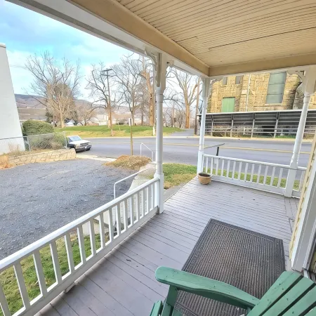 Inviting Home Steps from Lcsc & Downtown Lewiston