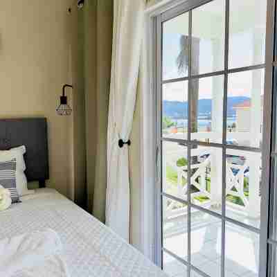 Falcon Oceanview Condo/Free Airport Transportation/Gated Complex/Security Rooms