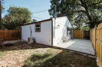 Adorable Studio - Private Patio - Dream Kitchen - บังกะโล
