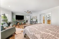 7Bd 6BA, Pool&Spa, Walk to Beach, PutPut, Dream Backyard, 10 Min. to Downtown! - 4-Star