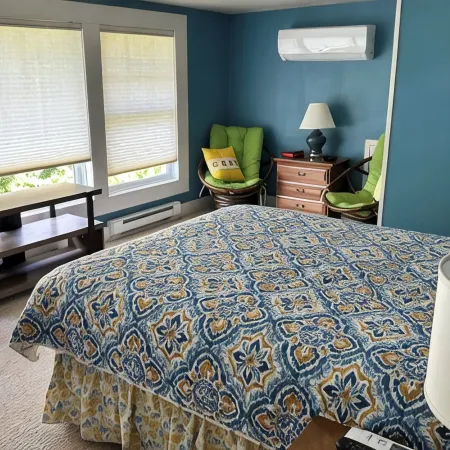 BullFrog cottage, Harveys Lake, PA - Spectacular lakefront presence and view!