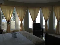 Waters Edge Guest House - Homestays