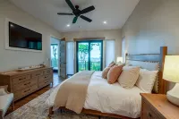 Luxury Mountain Retreat with Panoramic Lake & Blue Ridge Views - 4-Star