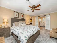 The Costal Corner - Martha's Vineyard - 4-Star