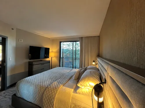 Luxe Mammoth Monache 2br/2ba Suite - steps to the village and gondola! - Boutique