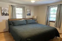 Lisa’s Lambeau Leap! 1 Block to Lambeau! Large Driveway, Patio & Party Garage - 4つ星