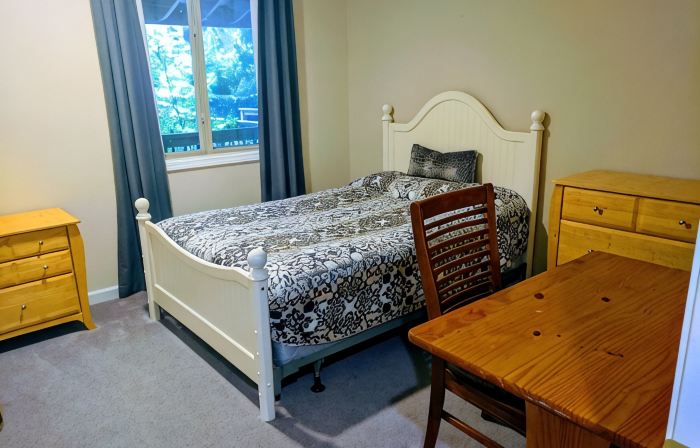Large retreat house in a quiet cul de sac!