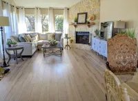 🌟LOCATION! Very Nice 2 BD 2BA Directly Across From Resort-Pool Grill Sleeps 6🏊 - 2 estrellas