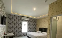 Miko Rooms & Capsules Hotel