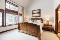 Luxurious Ski-in Ski-out Home in Arrowhead community - balcony