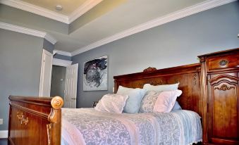 Heart of Manitou Springs. Award-winning. Luxurious. Rent all three apartments.