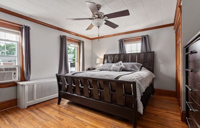 Spacious 7-Room House Near Boston & Salem with Yard and Parking
