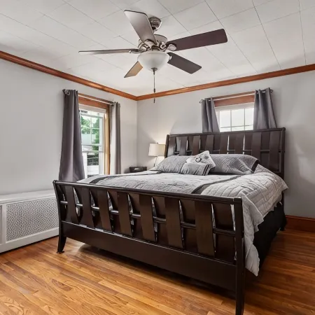 Spacious 7-Room House Near Boston & Salem with Yard and Parking