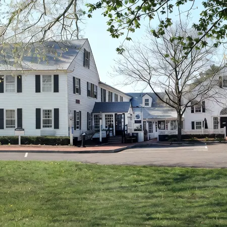 Publick House Historic Inn and Country Motor Lodge