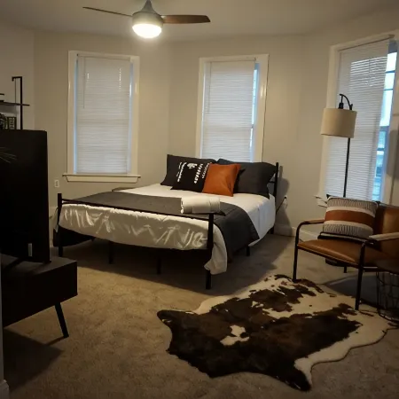 Family Getaway- Beautiful & spacious 4 Bdrm Historic Home with a modern touch!