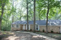 Alabama University Events, 5 bdrm Home by Lake, sleeps 14, 5 mil to Bryant/Denny - Wifi