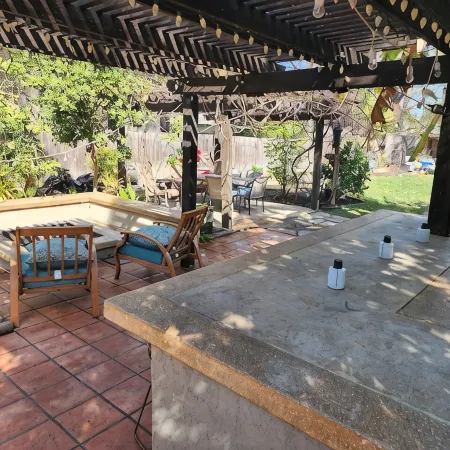 Backyard Oases 2-bedroom house in delightful Vista with WiFi, AC