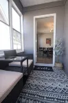 Tipp Hill Home, near local eateries and pubs, walkable, near SU and Hospitals - บังกะโล