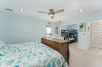The Sea Pony Gulf Views, King Suites & Walk to Beach in Mexico Beach Florida - 4-Star