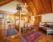 NEW! Luxury Nantahala Cabin with Mtn Views, SoakTub, Fire Pit - Alppimaja