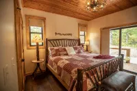 A Luxury Cabin with panoramic mountain views and 3 King Ensuites and Hot Tub! - 4 étoiles