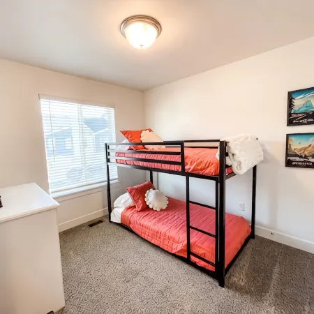 NEW Townhome - Pet Friendly - 3 BD - 30 Minutes from Adventure