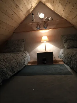 THE FISHERMAN'S SHELTER 200M FROM THE APARTMENT AND THE GR 34 WELCOMES YOU ALL YEAR - Homestays