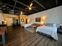 Grandma's Castle Downtown Jasper, AR - Homestays