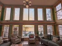 200' of private waterfront, hot tub & kayaks - Boutique