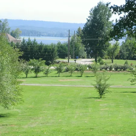Lake & mountain views! Covered Boat Port w/Power, Pets Welcome