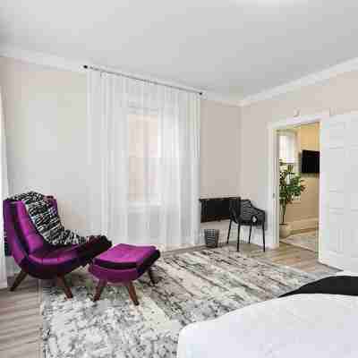 The Downtown Hive:  Sophisticated stay steps from Main St Bethlehem! Rooms