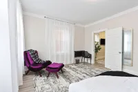 The Downtown Hive:  Sophisticated stay steps from Main St Bethlehem! - ห้องครัว