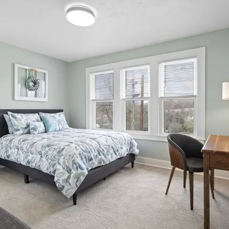 Family and 🐕 friendly☆3BR house☆Porch swing☆Mars☆PGH☆Cranberry