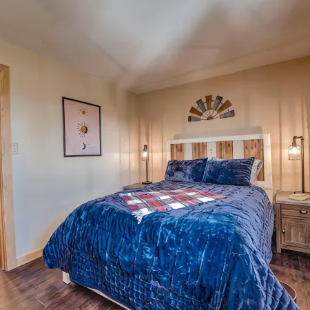 Silverthorne Condo with Mtn views, Pool & Hot tub