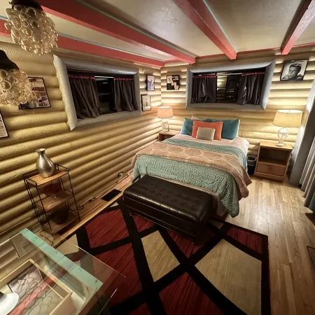 Rustic Cabin Bordering the Pines, Less than 1mi to DT Square