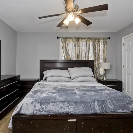 Cozy 3-bedroom Duplex1 with WiFi, AC in peaceful Springfield