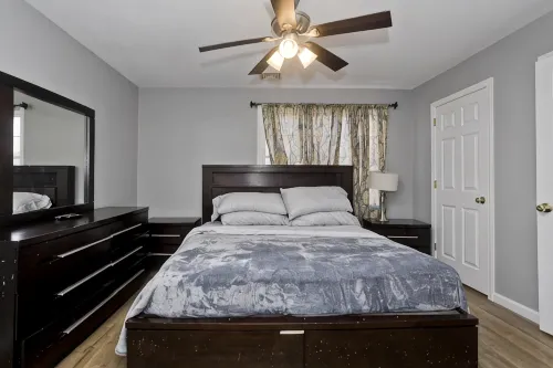 Cozy 3-bedroom Duplex1 with WiFi, AC in peaceful Springfield - บังกะโล