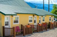 Yellowstone Riverside Cottages - balcony