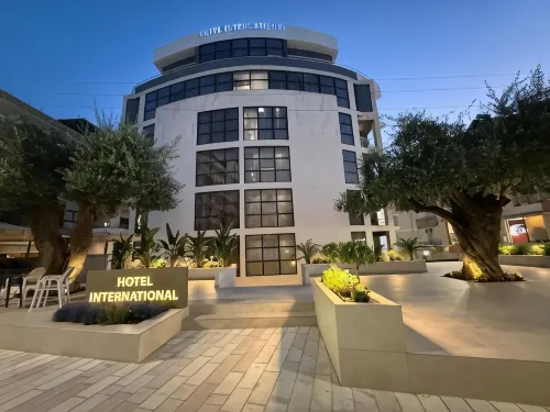 Hotel Saranda International - غرفة مطلة على الجبل